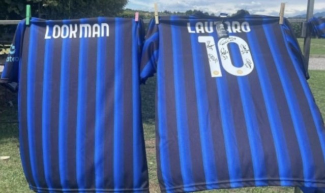 米体：国米训练基地外有人卖盗版国米球衣，还有卢克曼的印号